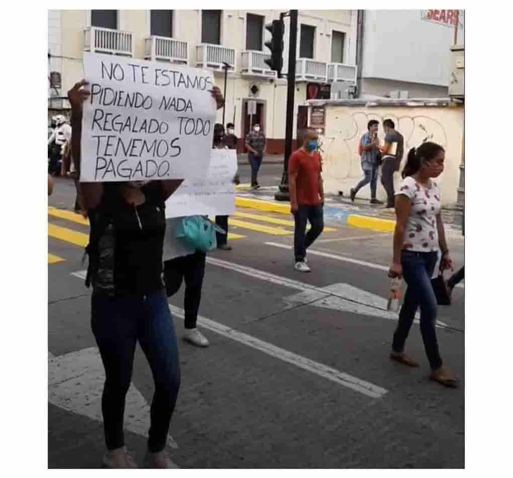 Antorchistas se manifiestan en Veracruz; exigen agua en sus colonias