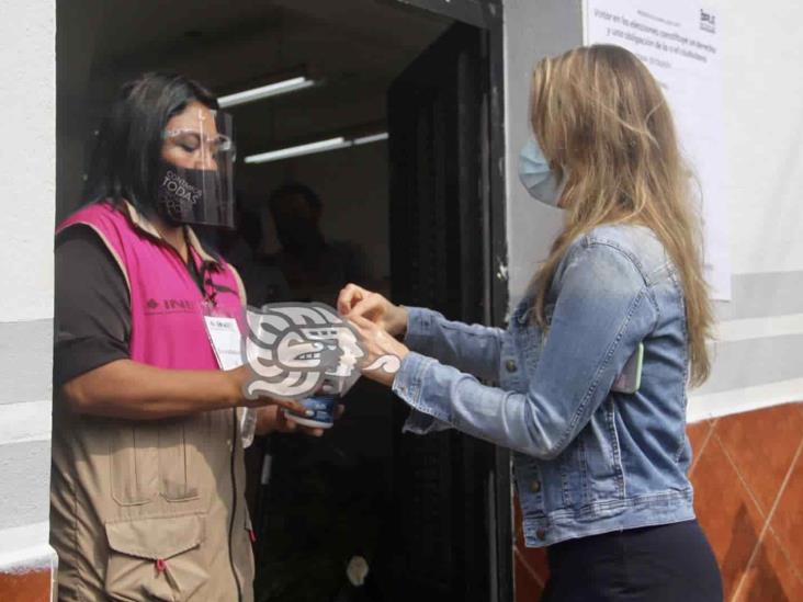 Muestra INE protocolo para votar ‘con sana distancia’ el 6 de junio