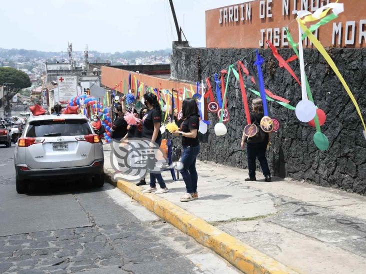 Bomberos, Cruz Roja y maestros celebran el Día del Niño en Xalapa