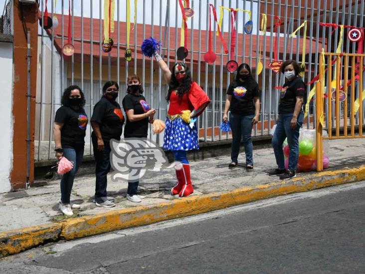 Bomberos, Cruz Roja y maestros celebran el Día del Niño en Xalapa