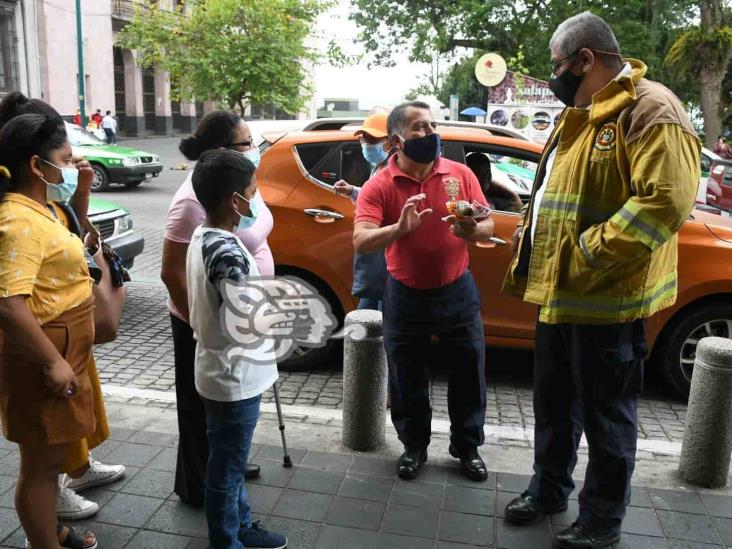 Bomberos, Cruz Roja y maestros celebran el Día del Niño en Xalapa