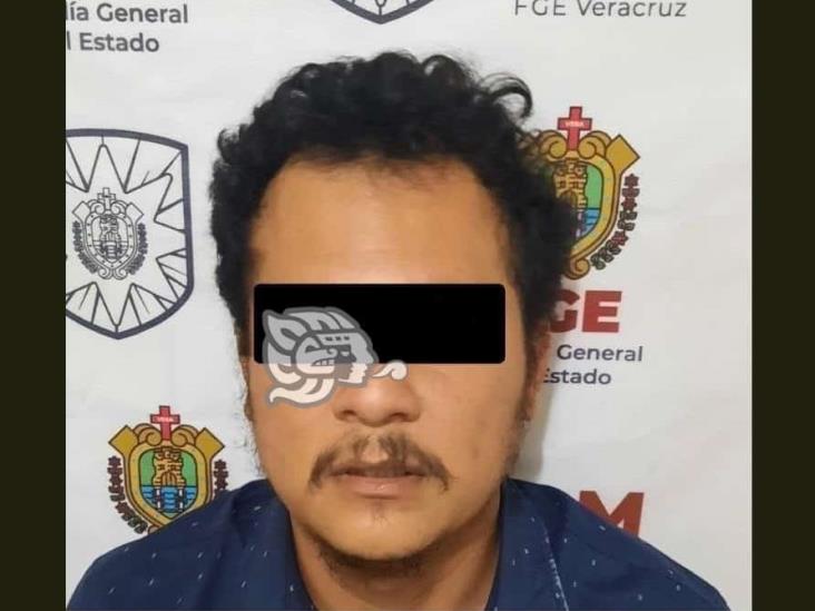 Detienen a sujeto que golpeó y arrojó aceite hirviendo a su pareja en Nanchital