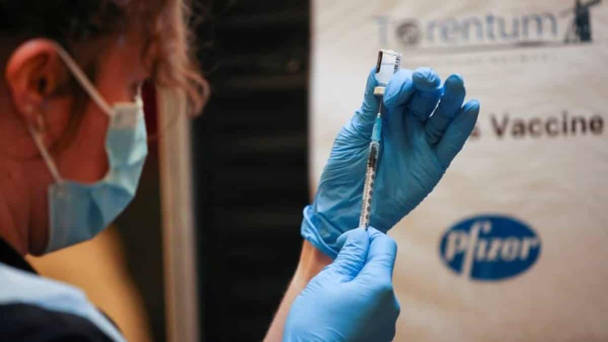 Pfizer-BioNtech solicitan usar su vacuna contra COVID-19 en jóvenes