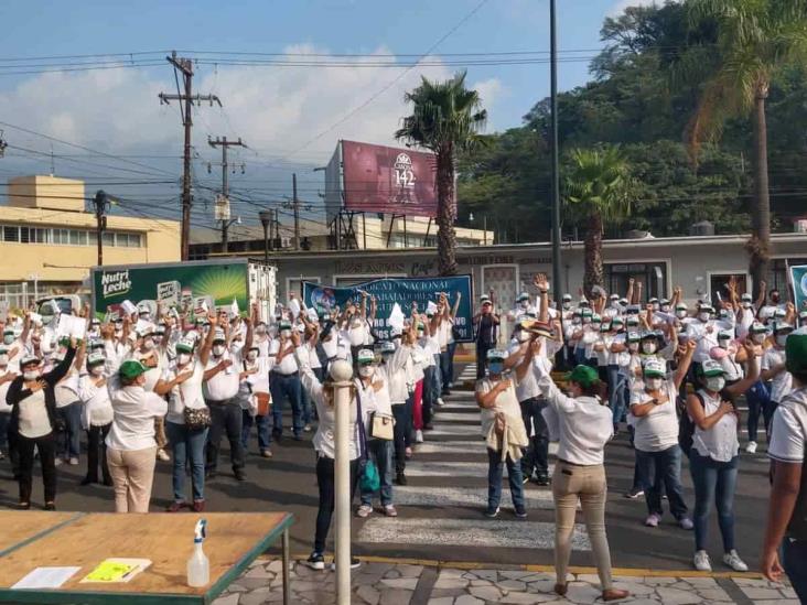 Trabajadores del IMSS encabezan mitin en Orizaba