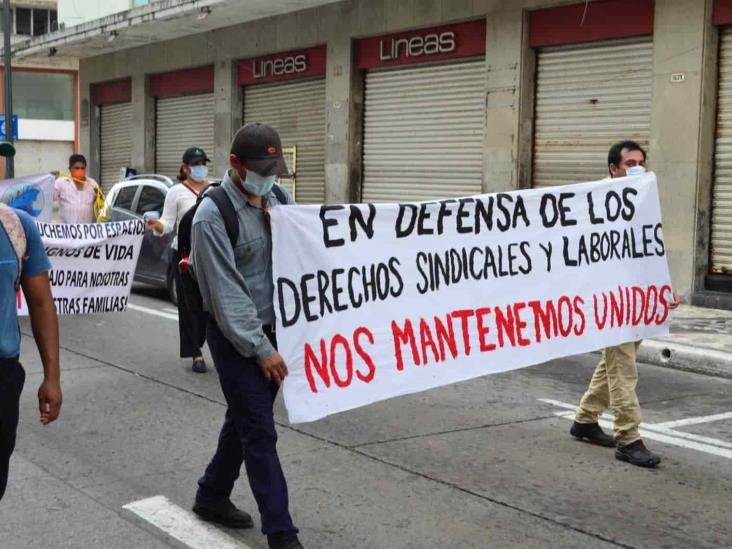 Marchan por calles del centro sindicatos de Veracruz