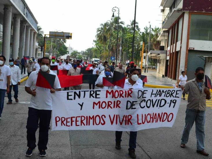 Marchan por calles del centro sindicatos de Veracruz