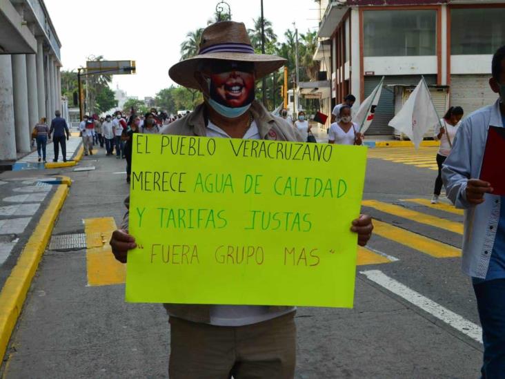 Marchan por calles del centro sindicatos de Veracruz