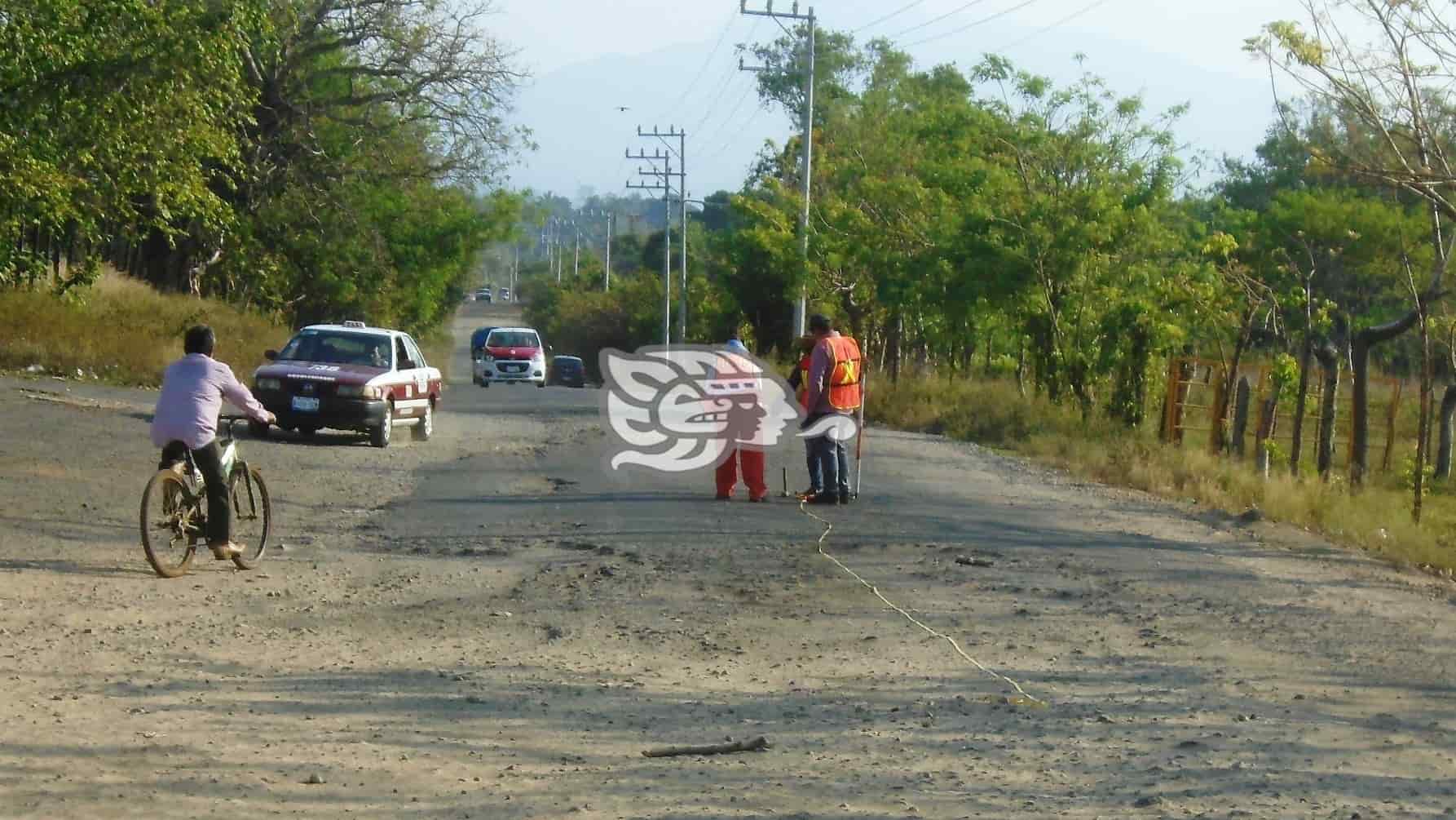 Contemplan pavimentar la carretera Mecayapan-Tatahuicapan