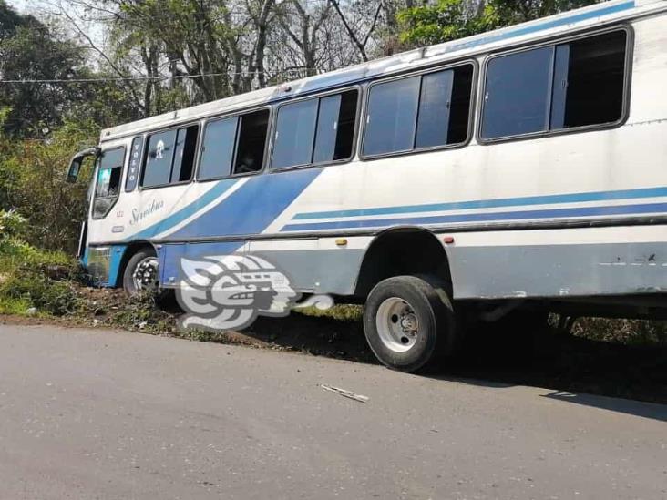 Accidente de autobús en Río Seco, en Amatlán, deja 2 lesionados