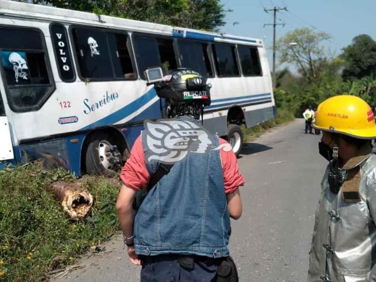 Accidente de autobús en Río Seco, en Amatlán, deja 2 lesionados