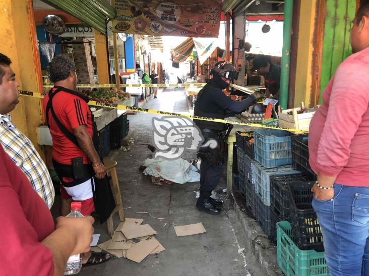 Muere hombre de un infarto en el interior del Mercado Malibrán