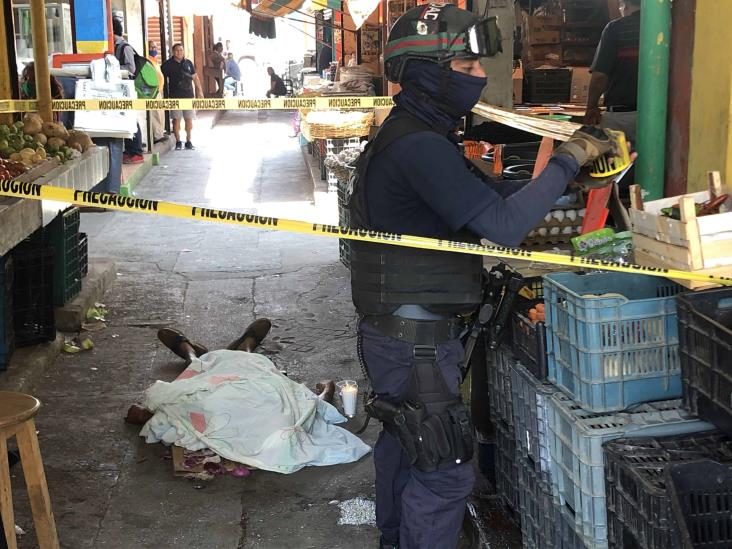 Muere hombre de un infarto en el interior del Mercado Malibrán