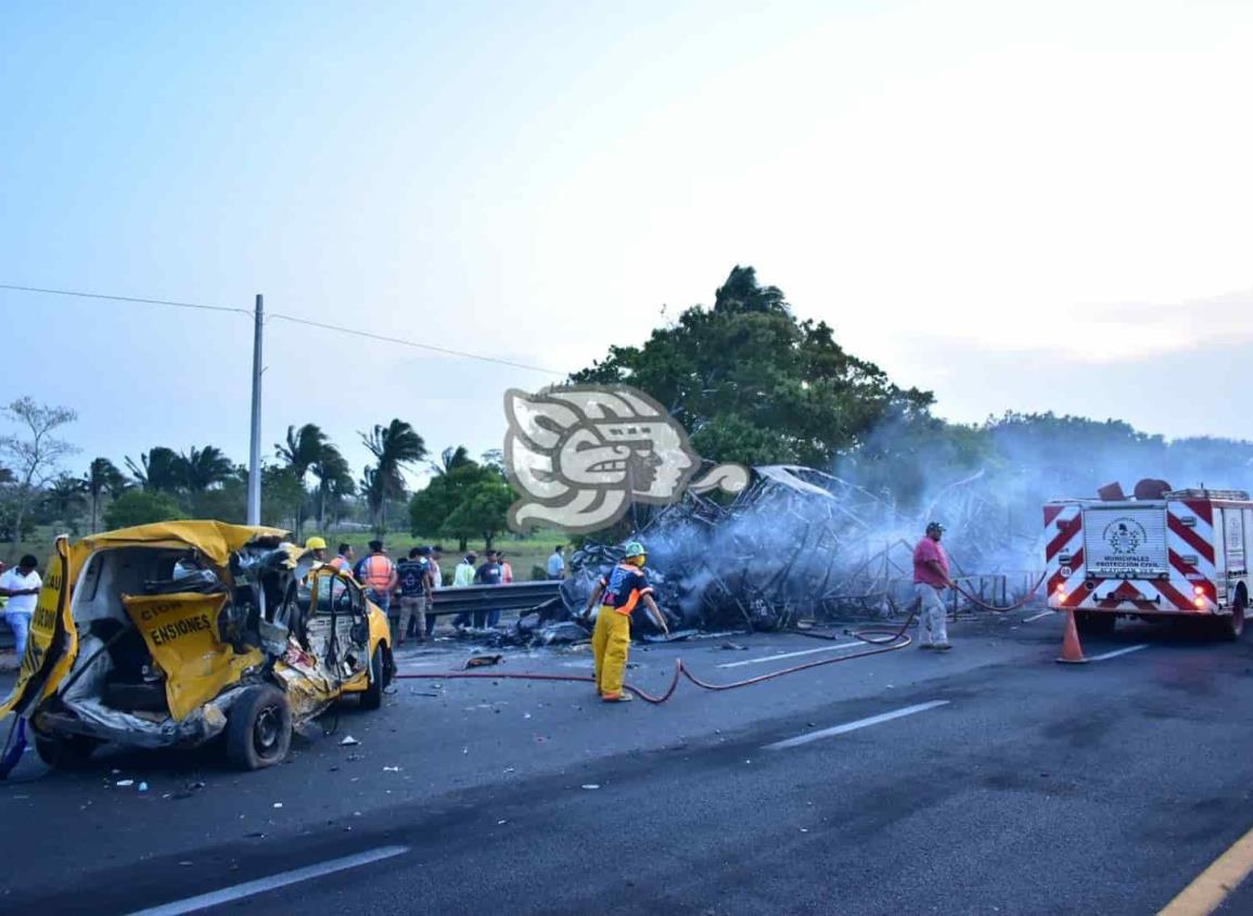 Era del Edomex trailero que murió calcinado en autopista de Acayucan