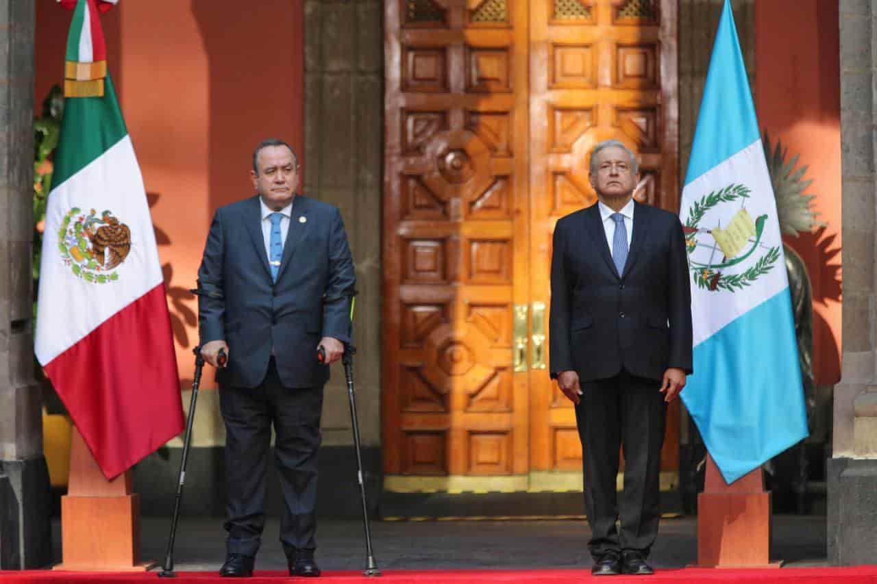 Recibe AMLO en Palacio Nacional al Presidente de Guatemala