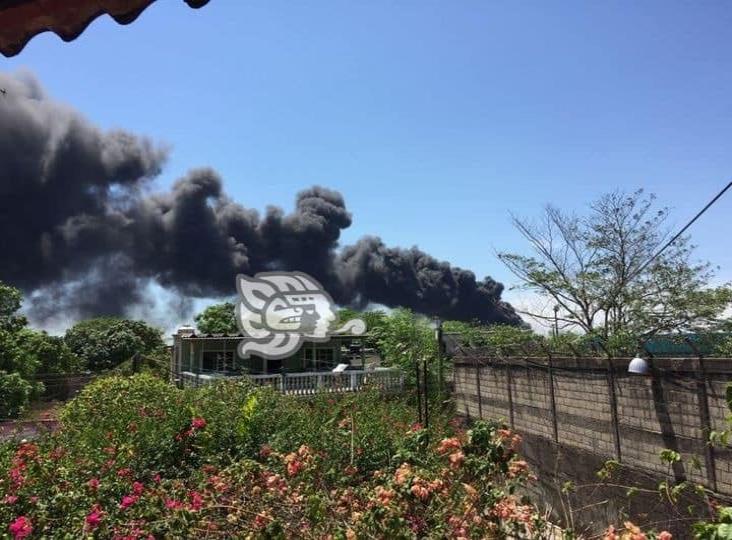 Alerta quema de pastizales cerca de Refinería; reabren carretera Las Matas