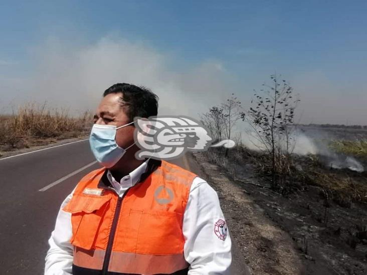 Alerta quema de pastizales cerca de Refinería; reabren carretera Las Matas