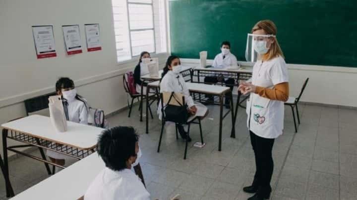 Pese a Covid-19, Suprema Corte avala clases presenciales en Buenos Aires