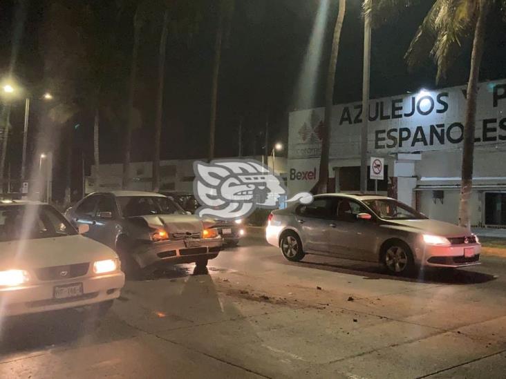 Ebrio conductor provoca accidente en avenida Miguel Alemán