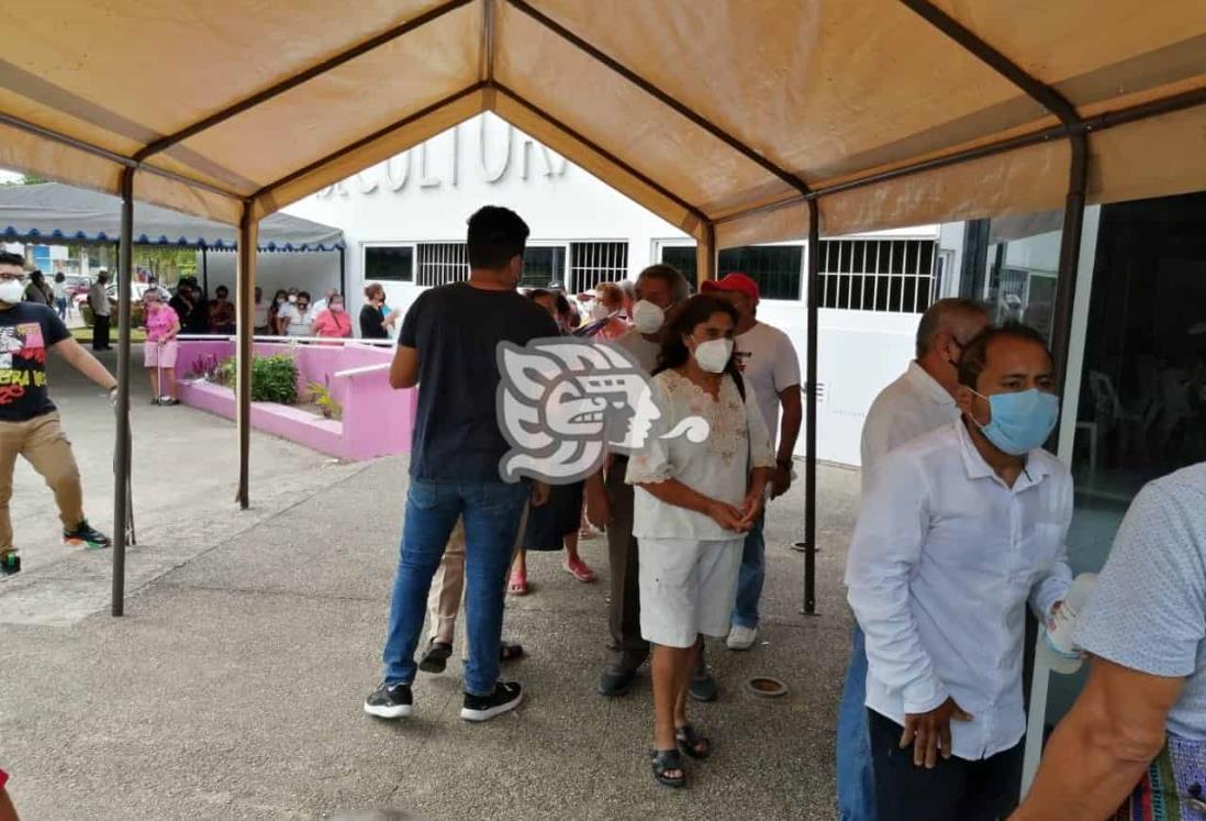 Controlan orden de aplicación de vacuna Astra Zeneca en Nanchital