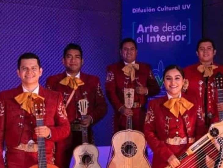 Reúne música y teatro