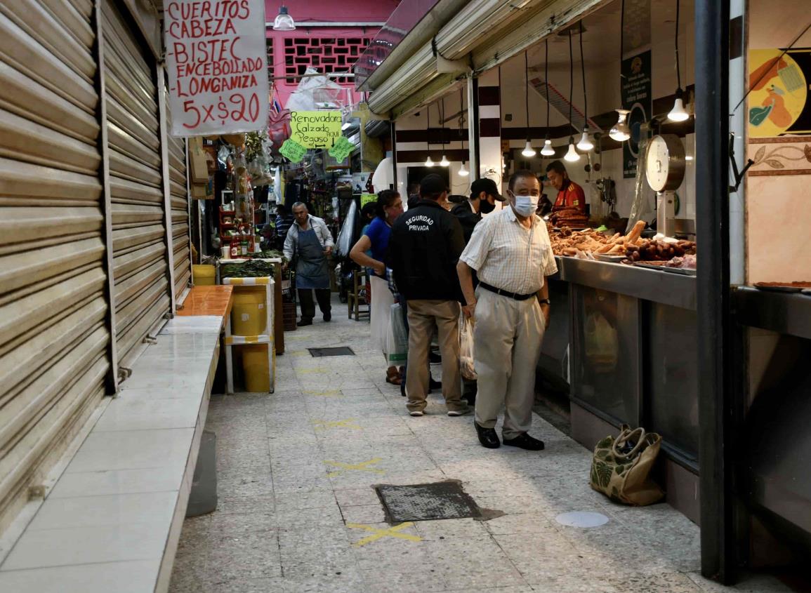 Buscan poner al corriente a locatarios de mercados y tianguis en Xalapa