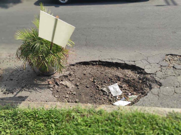 En colonia Lucio Blanco están hartos de baches en Xalapa