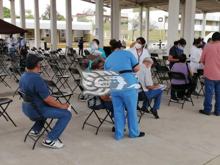 Con calma transcurre aplicación de segunda dosis Sinovac en Coatzacoalcos