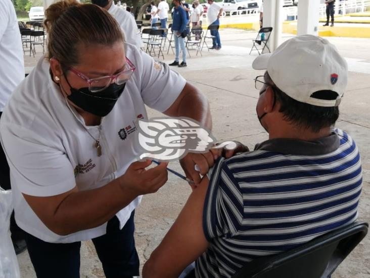 Con calma transcurre aplicación de segunda dosis Sinovac en Coatzacoalcos