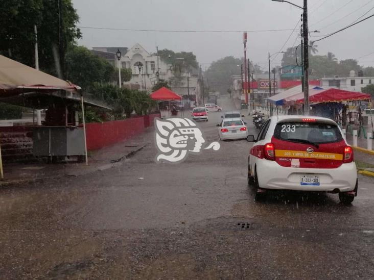 Tormenta deja encharcadas 4 colonias en Agua Dulce