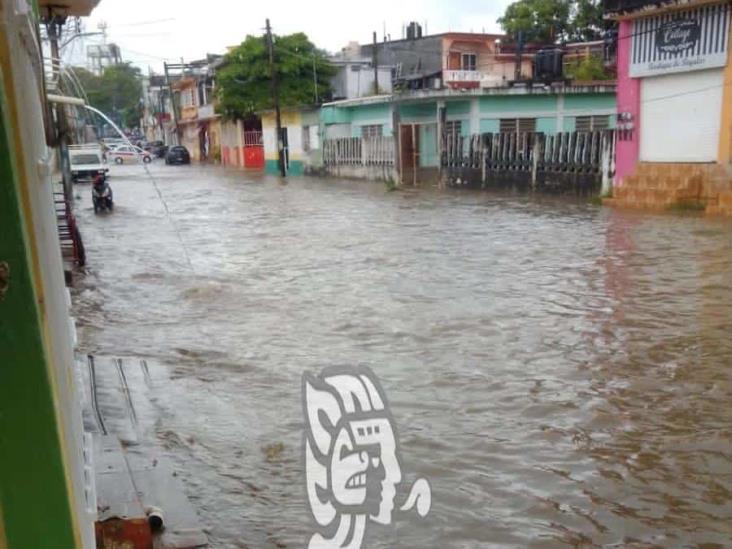 Tormenta deja encharcadas 4 colonias en Agua Dulce