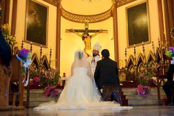 Ante pandemia, novios esperan mejor momento para boda en grande en Xalapa