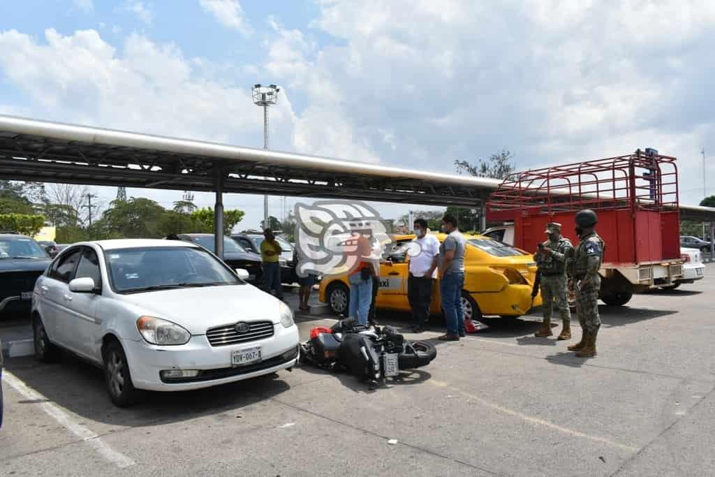 Herido tras choque en estacionamiento de centro comercial de Acayucan