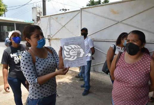 Toman instalaciones de CFE en Acayucan por servicio deficiente 