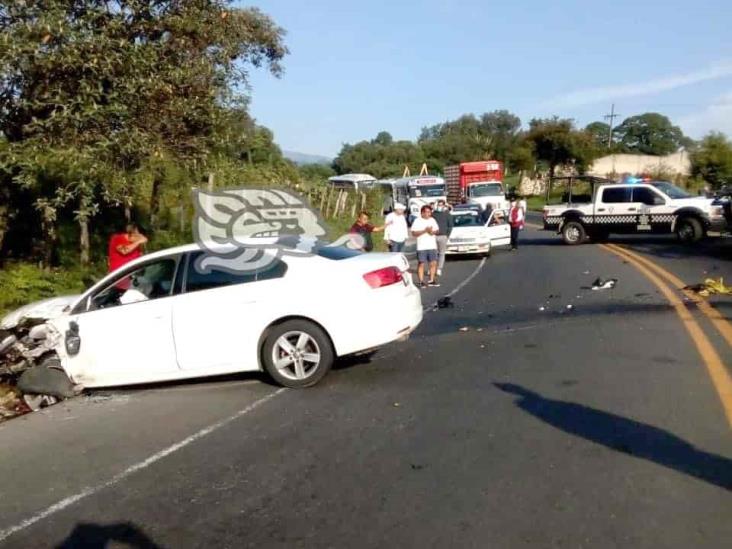 Chocan Jetta y Camioneta en El Rosario;  sólo reportan daños materiales