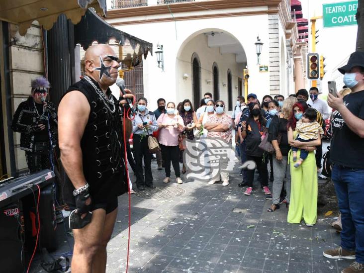 Los Súper Caracoles cantan Mañanitas a las madres  y ponen a bailar a xalapeños