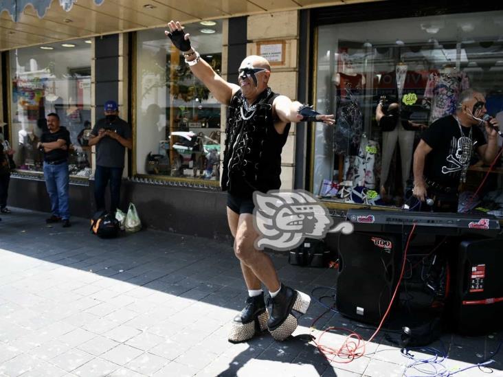 Los Súper Caracoles cantan Mañanitas a las madres  y ponen a bailar a xalapeños