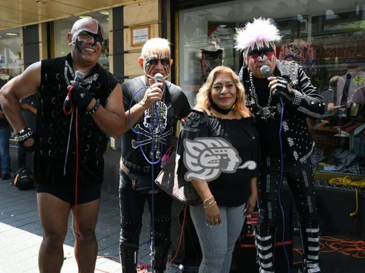 Los Súper Caracoles cantan Mañanitas a las madres  y ponen a bailar a xalapeños