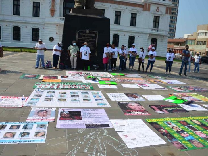 Colectivos de desaparecidos marchan pacíficamente en el Puerto de Veracruz