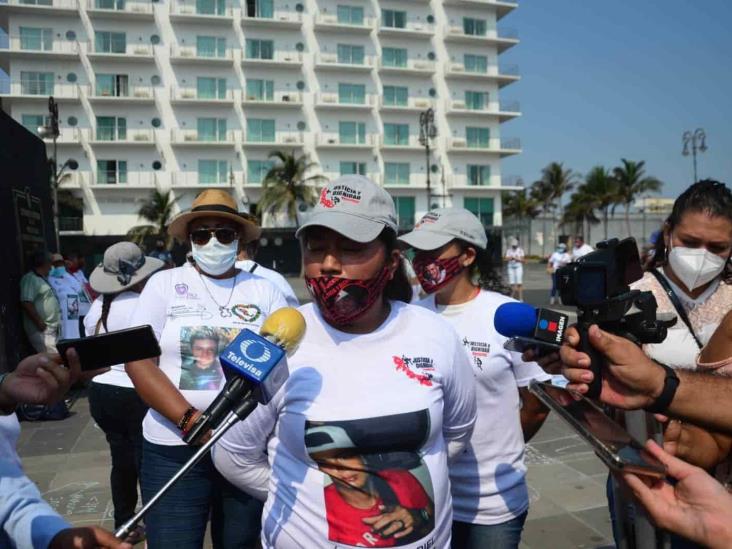 Colectivos de desaparecidos marchan pacíficamente en el Puerto de Veracruz