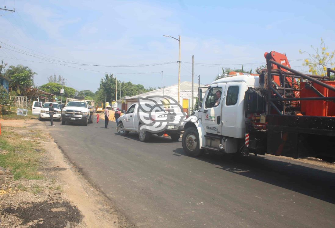 Bloquean accesos a campos petroleros de Agua Dulce; exigen indemnizaciones