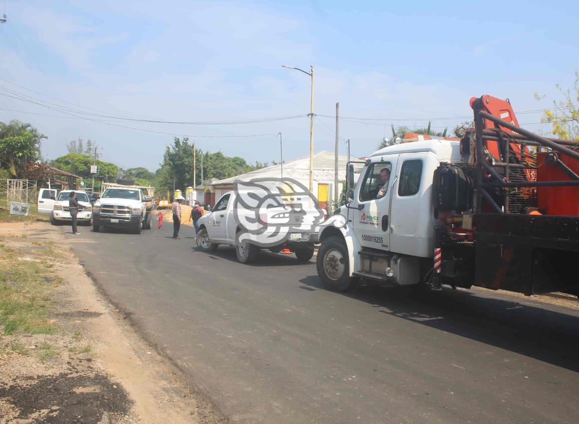 Bloquean accesos a campos petroleros de Agua Dulce; exigen indemnizaciones