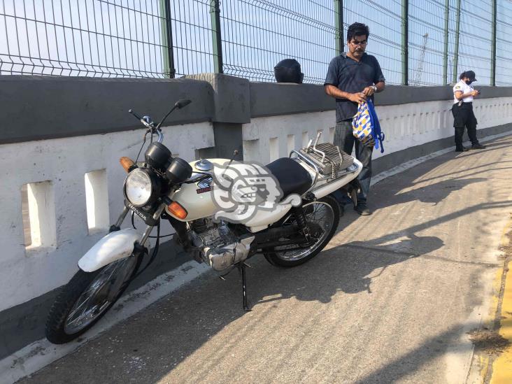 Motociclista resulta lesionado tras ser impactado por camioneta de carga en Veracruz