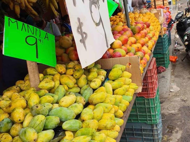 Frutas de temporada varían en precio en mercado de Veracruz