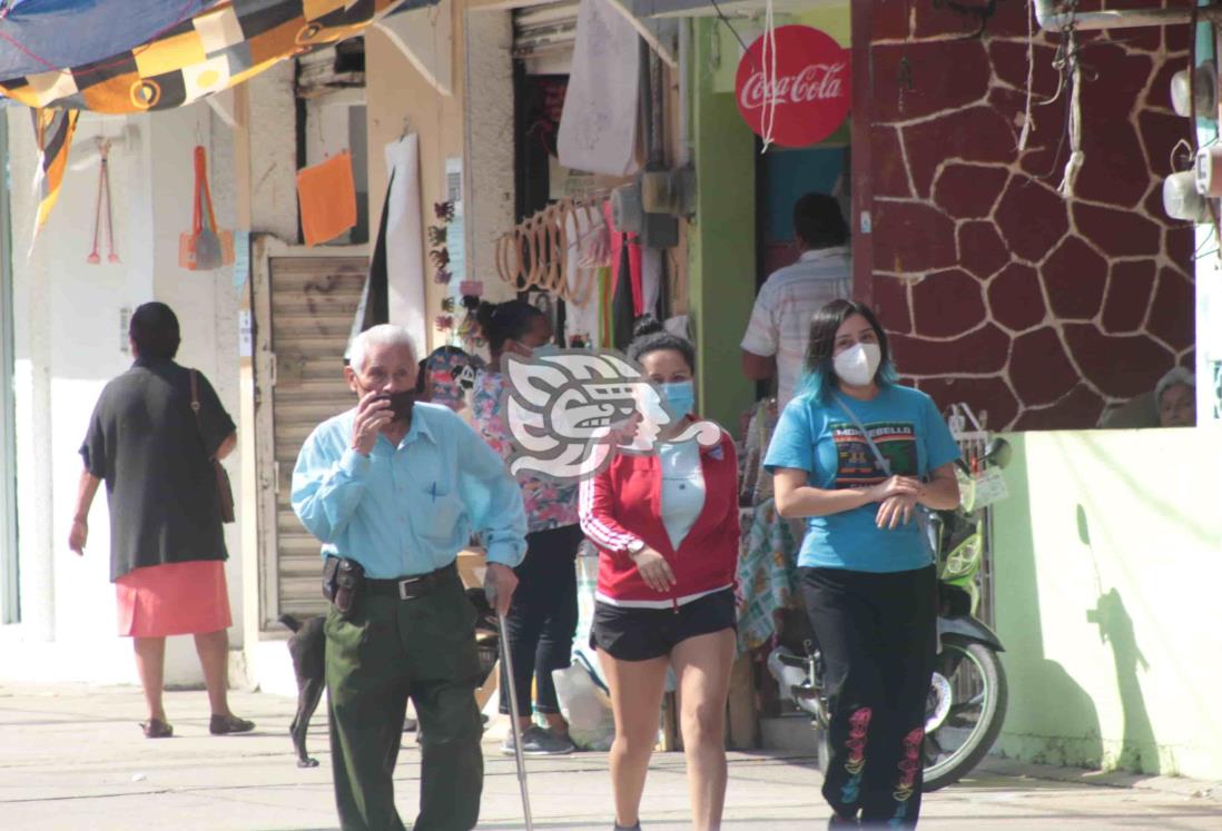 Atienden a 3 abuelitos afectados por intenso calor en Agua Dulce