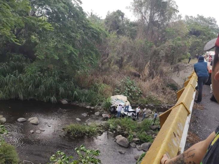 Tras caída de camioneta a un río, muere conductor en Carrillo Puerto