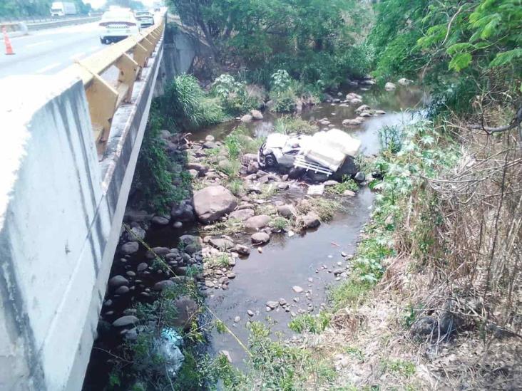 Tras caída de camioneta a un río, muere conductor en Carrillo Puerto