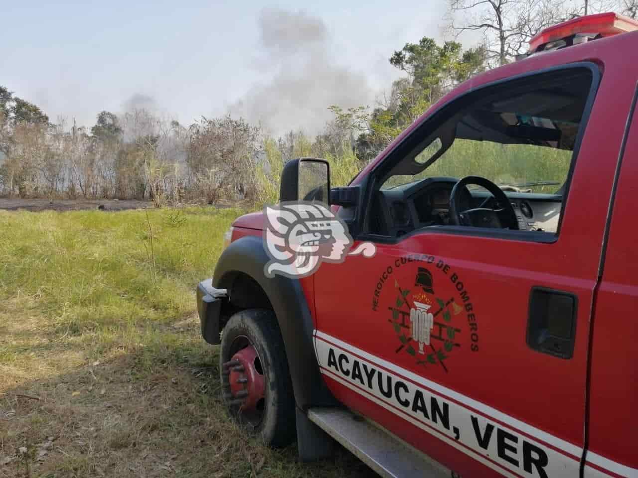 Sofocan incendio de pozo de chapopote a un costado de la Transístmica