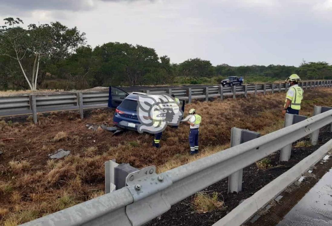 Profesionista sufre accidente en autopista La Tinaja-Cosolea