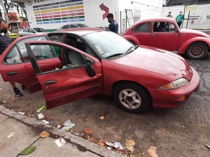 Se impacta con automóvil particular tras salir de jornada laboral en Veracruz