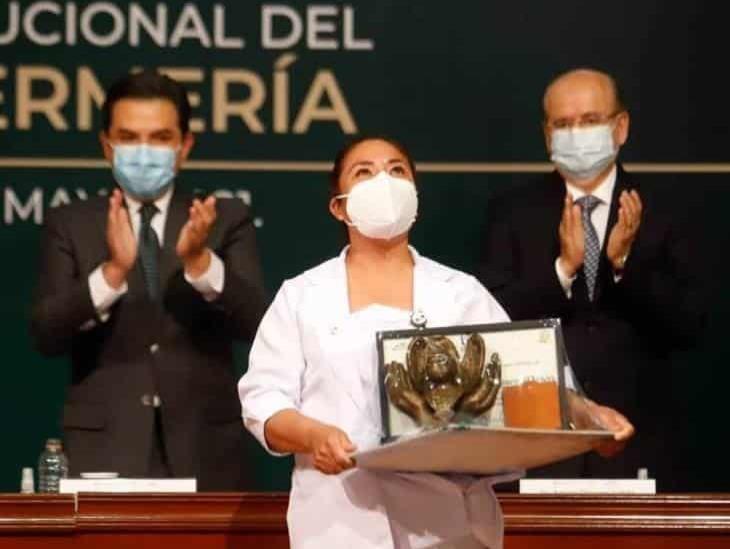 IMSS rinde homenaje a enfermeras y enfermeros